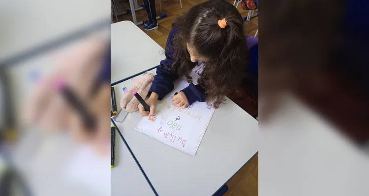 As dinâmicas mesclaram formas de abordar o assunto e visaram aumentar a empatia e o respeito no convívio diário em sala.