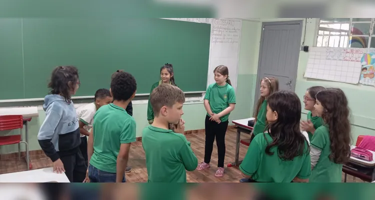 As atividades têm como foco desenvolver aspectos como responsabilidade compartilhada e a tomada de decisões em grupo.