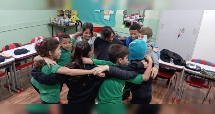 As atividades têm como foco desenvolver aspectos como responsabilidade compartilhada e a tomada de decisões em grupo.