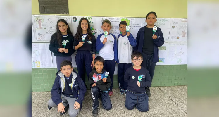 A classe também confeccionou cartazes e contou com visitas especiais para se aprofundar na temática.
