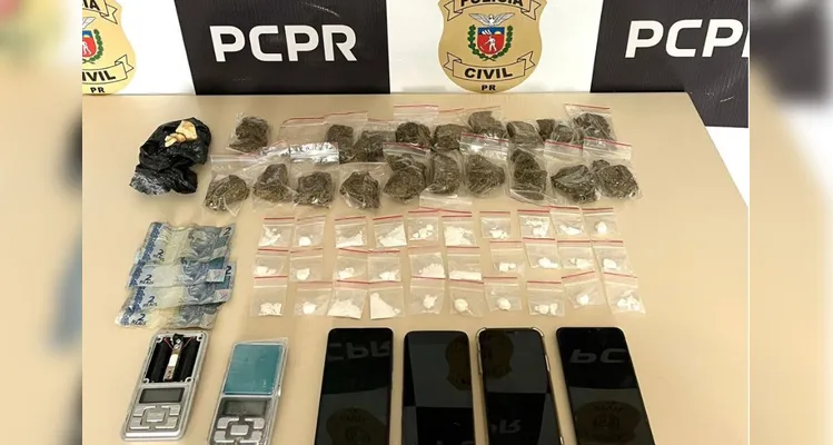 A operação também tirou de circulação 1,156 quilo de Maconha, 345 gramas de Skunk, 17 gramas de Haxixe, 245 gramas de Crack, 73 gramas de Cocaína, todas as substâncias já embaladas para a venda.