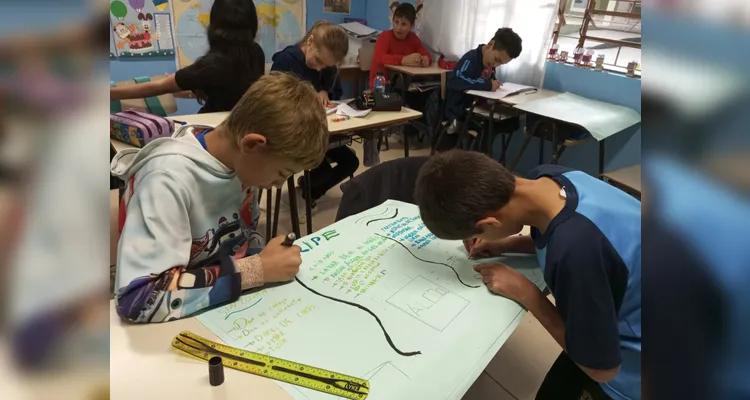Os alunos refletiram sobre o tema trabalhado e compartilharam os aprendizados com os demais colegas através de cartazes informativos.