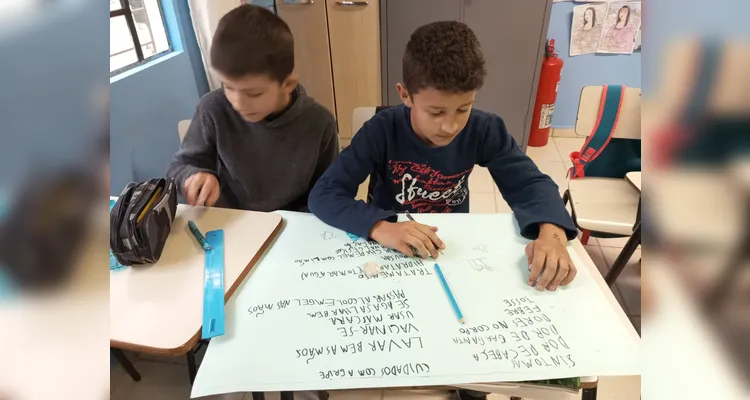 Os alunos refletiram sobre o tema trabalhado e compartilharam os aprendizados com os demais colegas através de cartazes informativos.