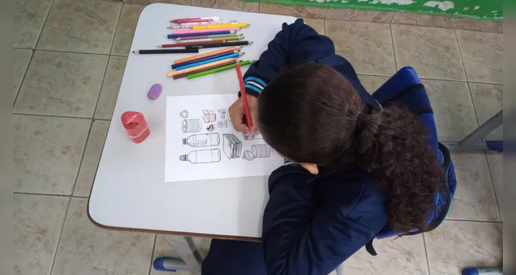 Veja alguns momentos do trabalho sustentável dos educandos em sala de aula.