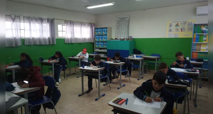 Veja alguns momentos do trabalho sustentável dos educandos em sala de aula.