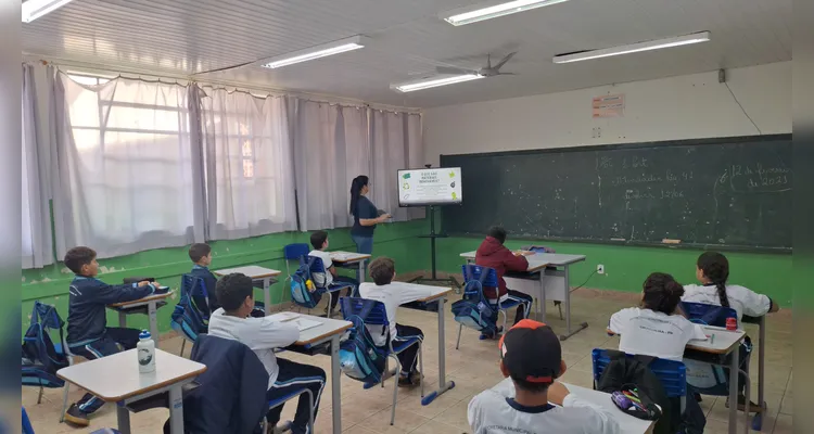 Veja alguns momentos do trabalho sustentável dos educandos em sala de aula.