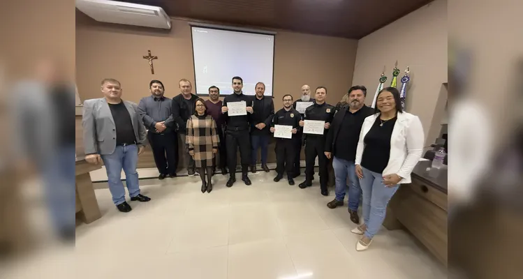 Câmara de Rebouças entrega Moção de Aplausos à equipe da Polícia Civil