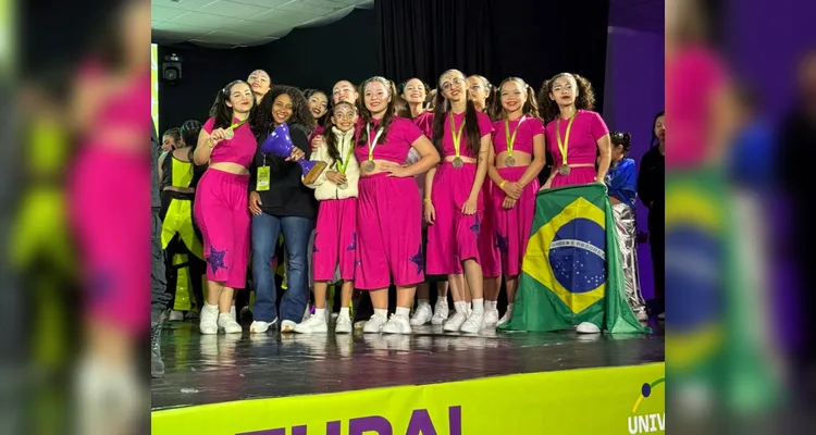 Além das premiações, as bailarinas também receberam certificados de participação internacional e participaram de workshops com professores renomados.