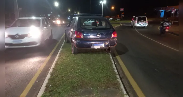 Gol e Ford Fiesta se envolvem em acidente na rotatória da UEPG