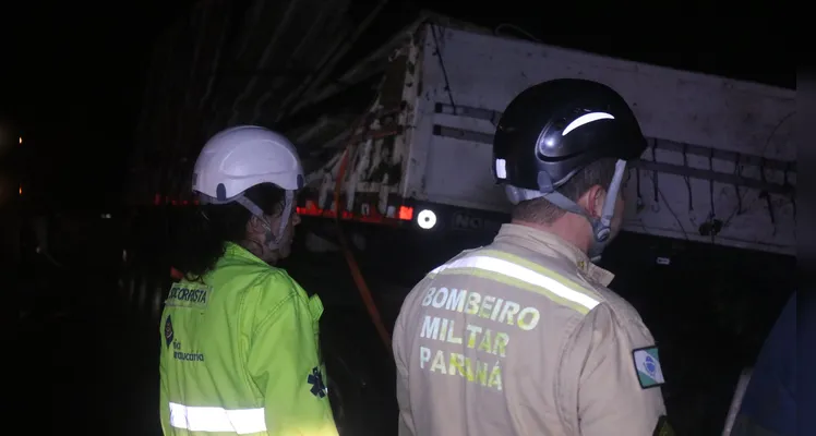 Acidente ocorreu às 16h, contudo o trabalho das equipes de resgate e policiais que trabalharam no caso se estendeu por horas -