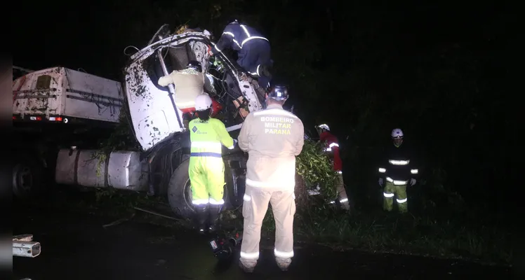 Corpo da vítima fatal foi recolhido pela Polícia Científica -