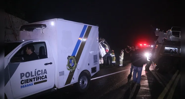 Corpo da vítima fatal foi recolhido pela Polícia Científica -