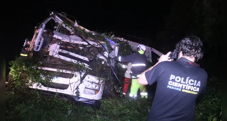 Corpo da vítima fatal foi recolhido pela Polícia Científica -