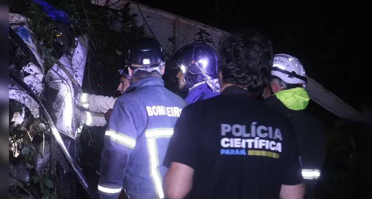 Corpo da vítima fatal foi recolhido pela Polícia Científica -