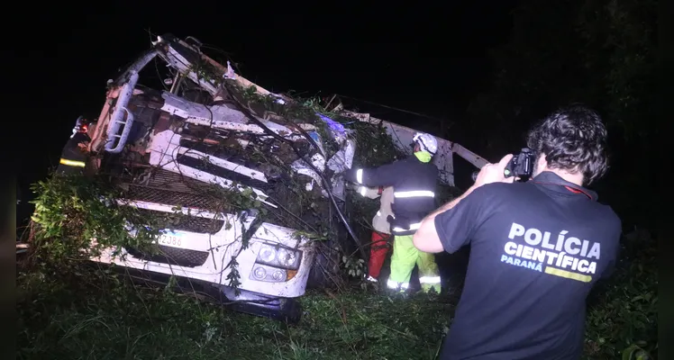 Corpo da vítima fatal foi recolhido pela Polícia Científica -