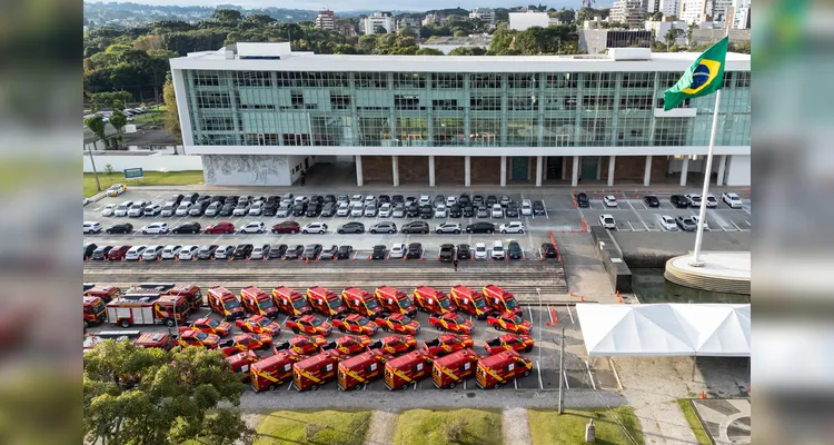 Curitiba, 02 de junho de 2025 - O governador Carlos Massa Ratinho Junior entrega novos veículos e equipamentos para o Corpo de Bombeiros Militar do Paraná (CBMPR).