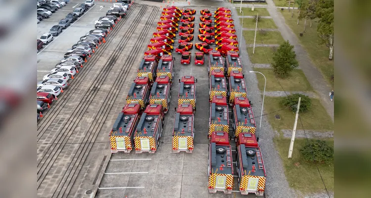 Curitiba, 02 de junho de 2025 - O governador Carlos Massa Ratinho Junior entrega novos veículos e equipamentos para o Corpo de Bombeiros Militar do Paraná (CBMPR).