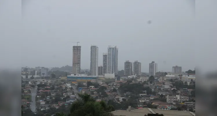 Fortes chuvas causam alagamentos em alguns pontos de PG