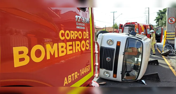 Veja fotos do resgate das vítimas de colisão envolvendo Kombis em PG