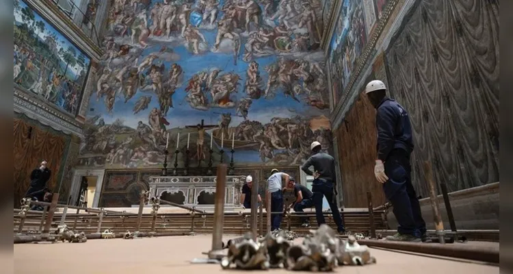 Capela Sistina está sendo preparada