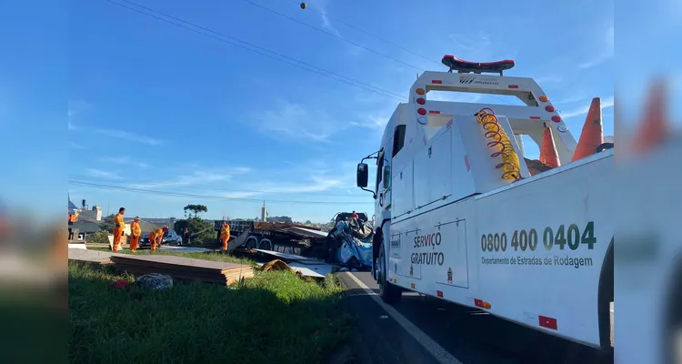 Guinchos e veículos de operação rodoviária do DER/PR - Curitiba, 25/03/2022