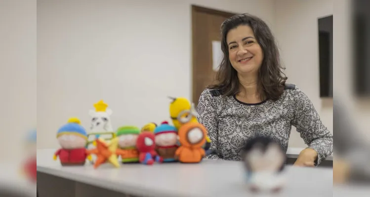 Professora da UEPG se destaca com talentos em obras de crochê