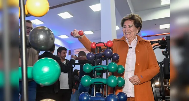 Prefeita Elizabeth inaugura academia municipal de PG; veja fotos