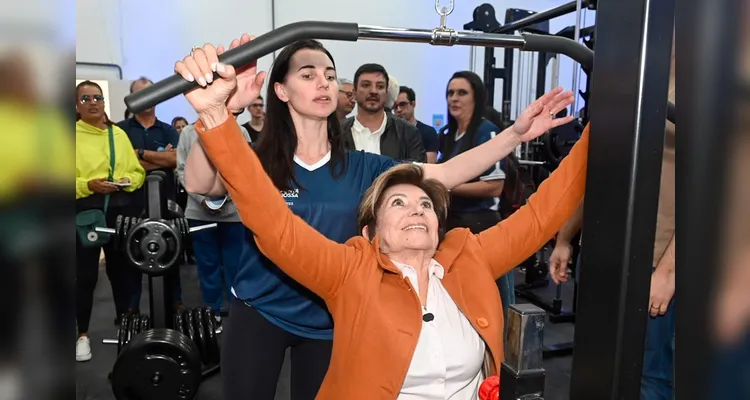 Prefeita Elizabeth inaugura academia municipal de PG; veja fotos