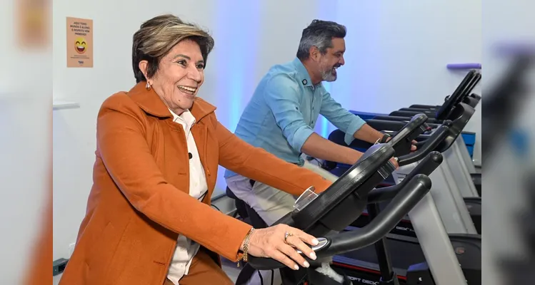 Prefeita Elizabeth inaugura academia municipal de PG; veja fotos