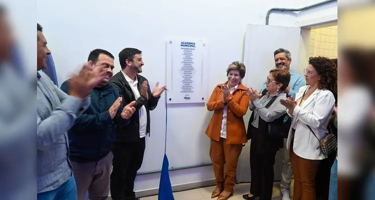 Prefeita Elizabeth inaugura academia municipal de PG; veja fotos