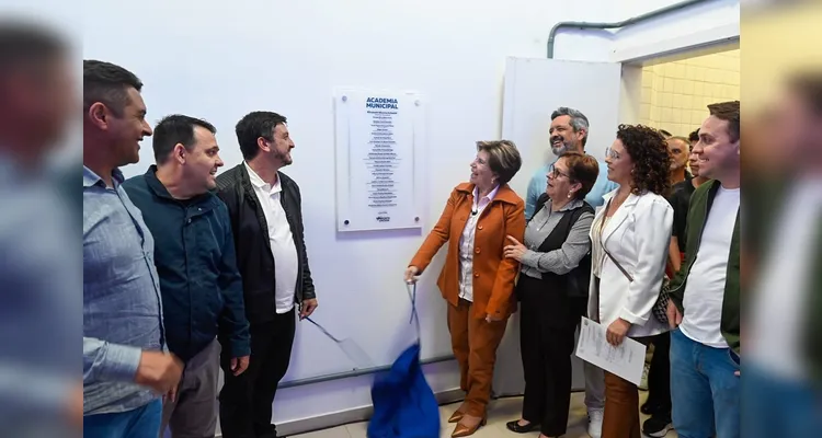 Prefeita Elizabeth inaugura academia municipal de PG; veja fotos