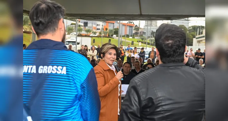 Prefeita Elizabeth inaugura academia municipal de PG; veja fotos