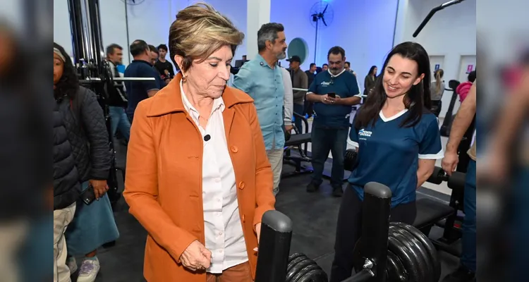 Prefeita Elizabeth inaugura academia municipal de PG; veja fotos