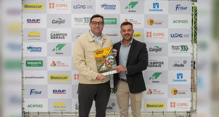 Veja quem esteve no lançamento do 16º Livro-Anuário do Grupo aRede