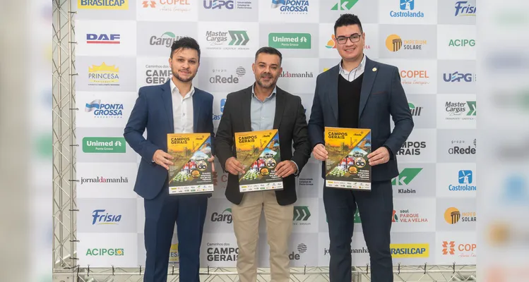 Veja quem esteve no lançamento do 16º Livro-Anuário do Grupo aRede