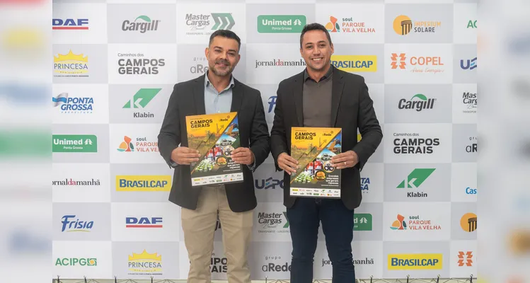 Veja quem esteve no lançamento do 16º Livro-Anuário do Grupo aRede