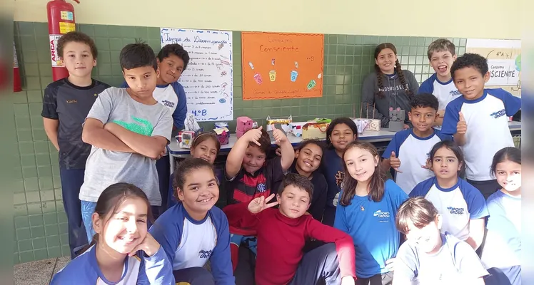 Como principal atividade, a classe desenvolveu brinquedos com materiais recicláveis e realizou uma exposição com o resultado dos trabalhos.