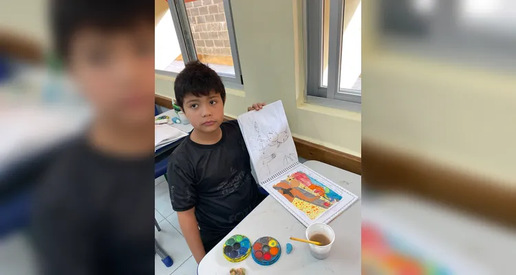 Os alunos realizaram a confecção de cataventos e realizaram um trabalho com obras inspiradas em uma produção do artista Ivan Cruz.