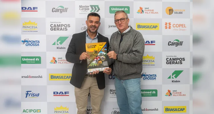 Veja quem esteve no lançamento do 16º Livro-Anuário do Grupo aRede