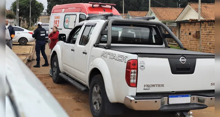 Colisão entre picape e motocicleta deixa ferido no Cará-Cará