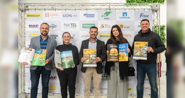 Veja quem esteve no lançamento do 16º Livro-Anuário do Grupo aRede