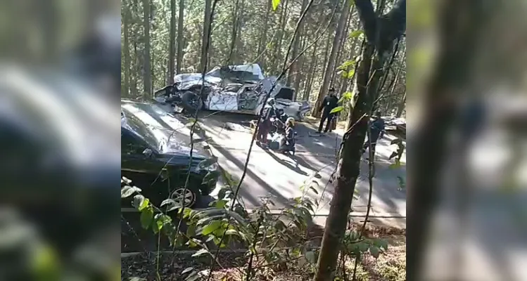 Grave acidente deixa três pessoas feridas na PR-239 em Reserva