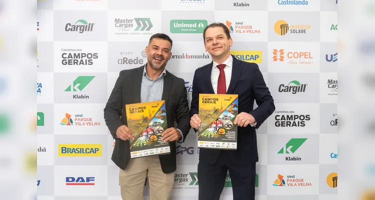 Veja quem esteve no lançamento do 16º Livro-Anuário do Grupo aRede