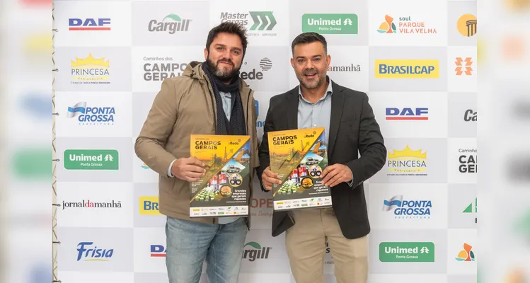 Veja quem esteve no lançamento do 16º Livro-Anuário do Grupo aRede