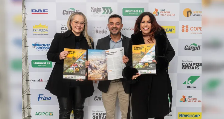 Veja quem esteve no lançamento do 16º Livro-Anuário do Grupo aRede