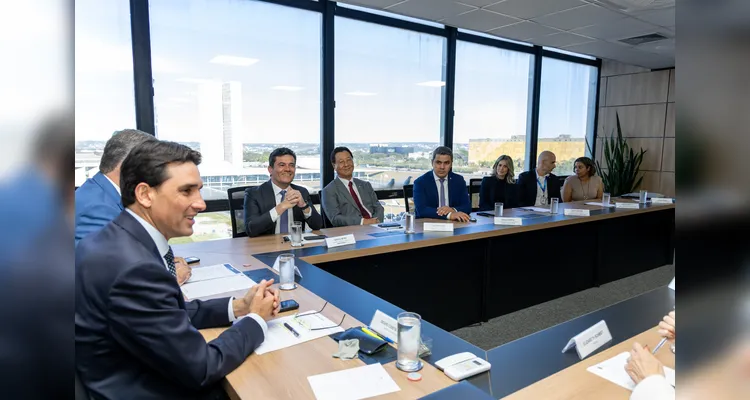 Veja fotos de reunião de Elizabeth com ministro de Portos e Aeroportos