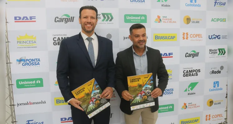 Confira imagens do lançamento do anuário regional do Grupo aRede