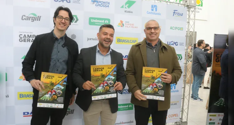 Confira imagens do lançamento do anuário regional do Grupo aRede