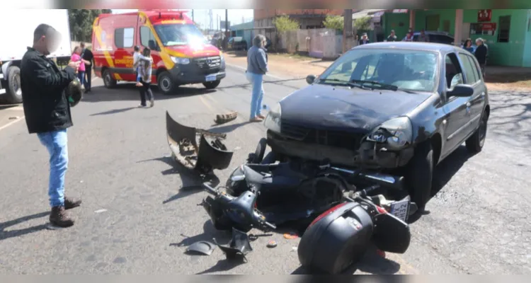 Acidente entre carro e moto deixa um homem ferido em PG