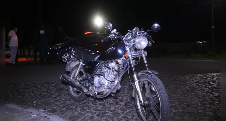Motociclista fratura tornozelo em acidente na ‘Cipa’, em PG